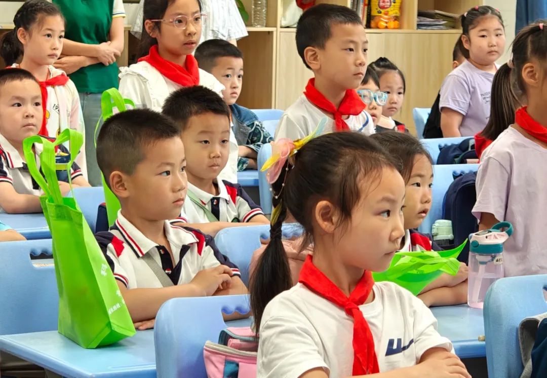 【艾幼动态】走进小学,玉艾携手,筑梦成长--科技城新区艾乐幼儿园参观小学记 第26张 【艾幼动态】走进小学,玉艾携手,筑梦成长--科技城新区艾乐幼儿园参观小学记 第26张