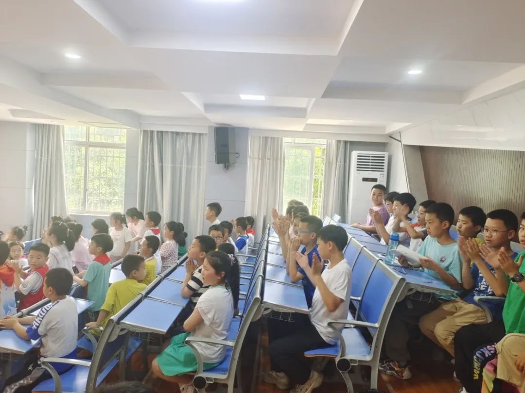 【武东小学】"与书为伴,泽润心灵!武东小学读书月活动之推荐一本好书" 第35张 【武东小学】"与书为伴,泽润心灵!武东小学读书月活动之推荐一本好书" 第35张