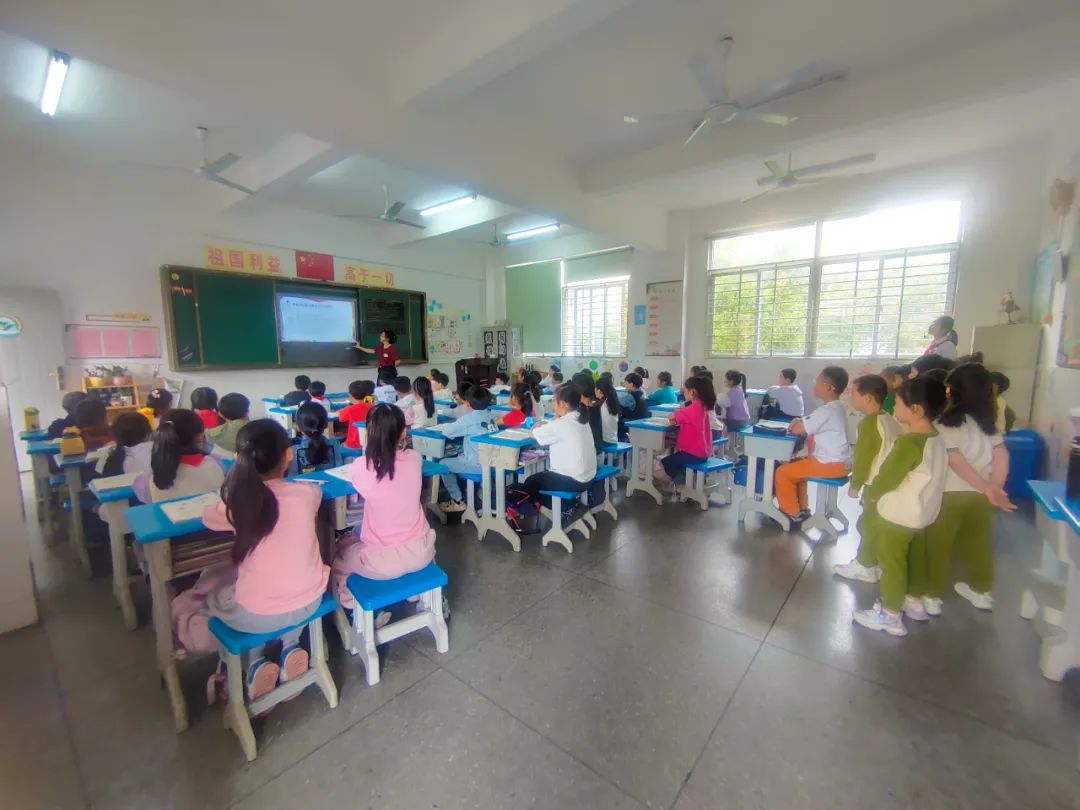 小学初体验,衔接促成长——西边小学迎接大地幼儿园进校参观体验 第9张 小学初体验,衔接促成长——西边小学迎接大地幼儿园进校参观体验 第9张