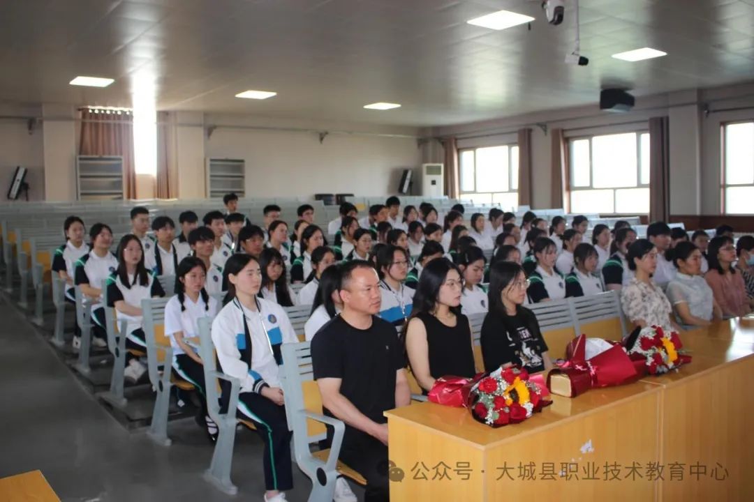笃行不怠迎高考 枕戈备战志凯旋——大城职教中心高三年级举行毕业典礼暨高考动员会 第2张 笃行不怠迎高考 枕戈备战志凯旋——大城职教中心高三年级举行毕业典礼暨高考动员会 第2张