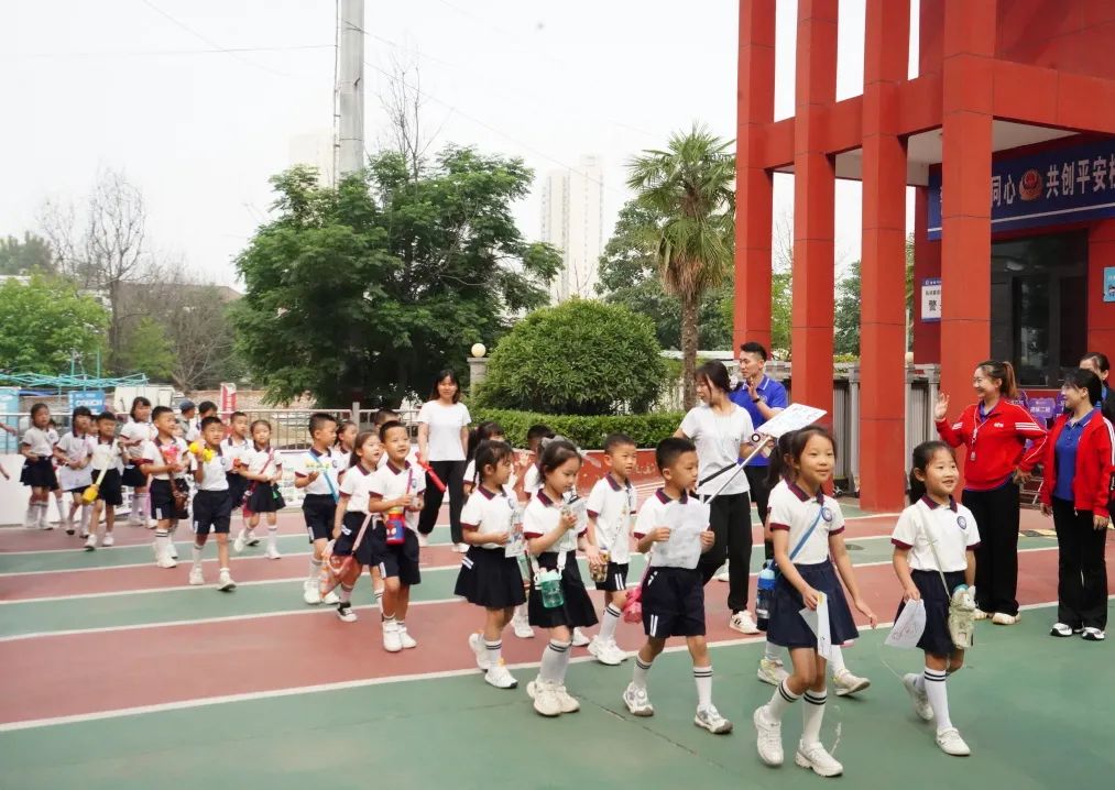 【滴宝园·幼小衔接】小学初体验 幼小零衔接 ——咸阳市秦都区育英名桥幼儿园大班幼小衔接活动 第22张 【滴宝园·幼小衔接】小学初体验 幼小零衔接 ——咸阳市秦都区育英名桥幼儿园大班幼小衔接活动 第22张