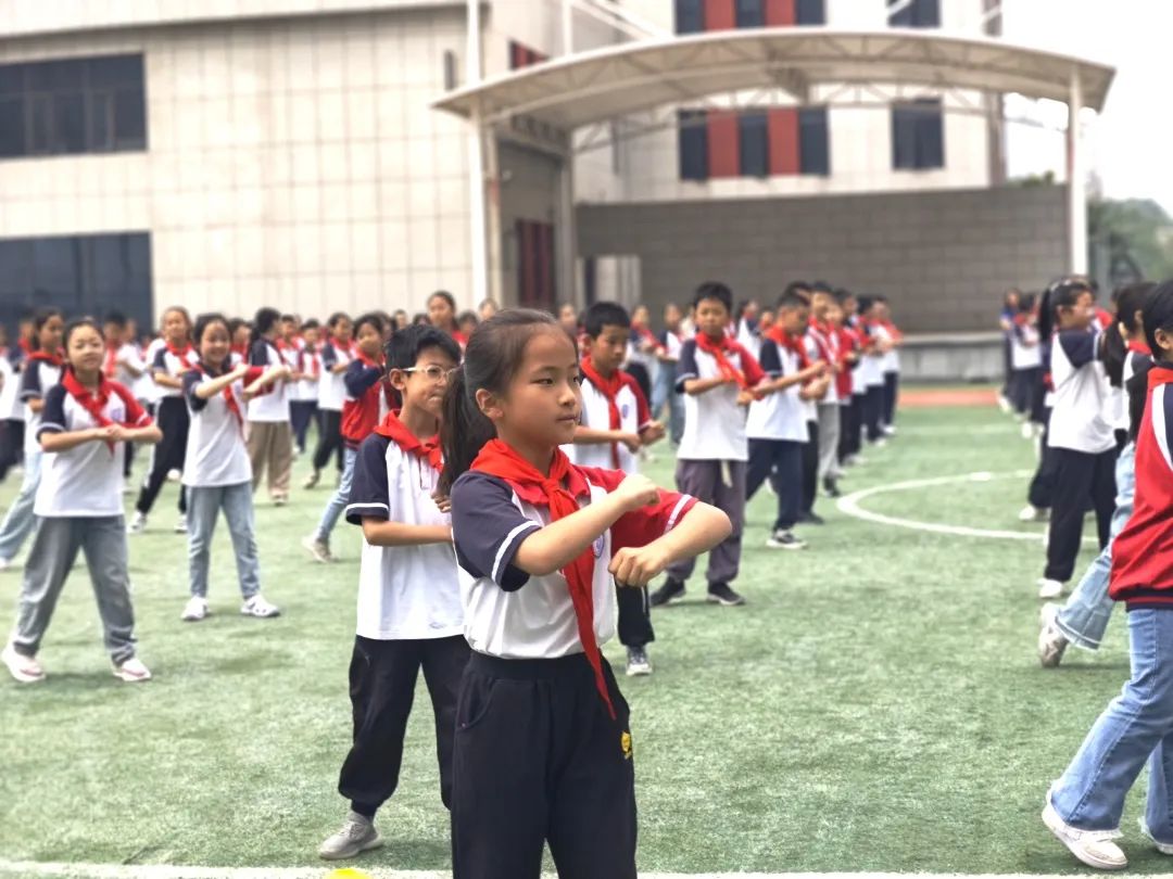 【滴宝园·幼小衔接】小学初体验 幼小零衔接 ——咸阳市秦都区育英名桥幼儿园大班幼小衔接活动 第41张 【滴宝园·幼小衔接】小学初体验 幼小零衔接 ——咸阳市秦都区育英名桥幼儿园大班幼小衔接活动 第41张