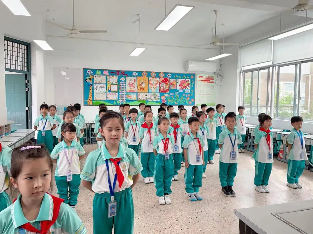 音乐点亮生活 歌声唱响未来——赤城小学“红五月”班班有歌声比赛 第2张