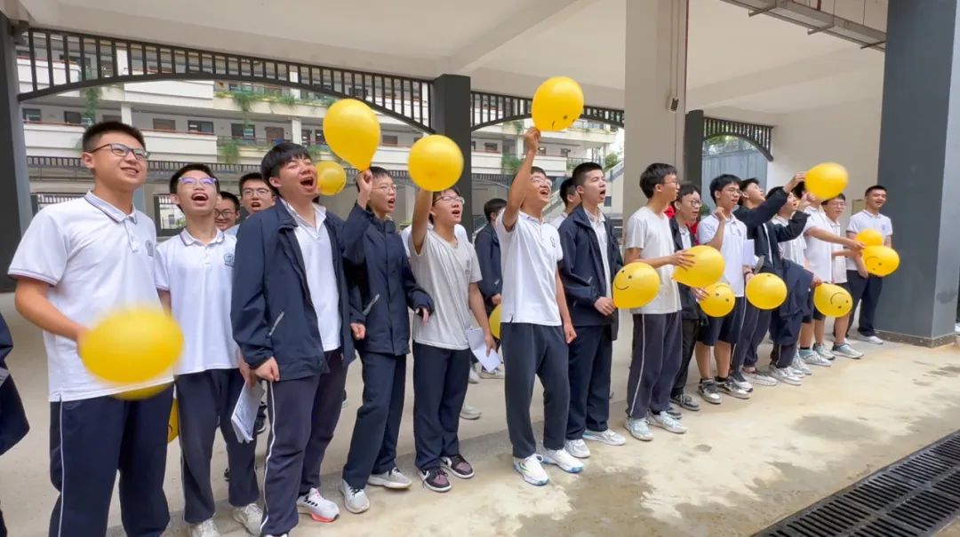 微笑迎考,逐梦未来——颐华学校举行中高考减压祝福活动 第19张