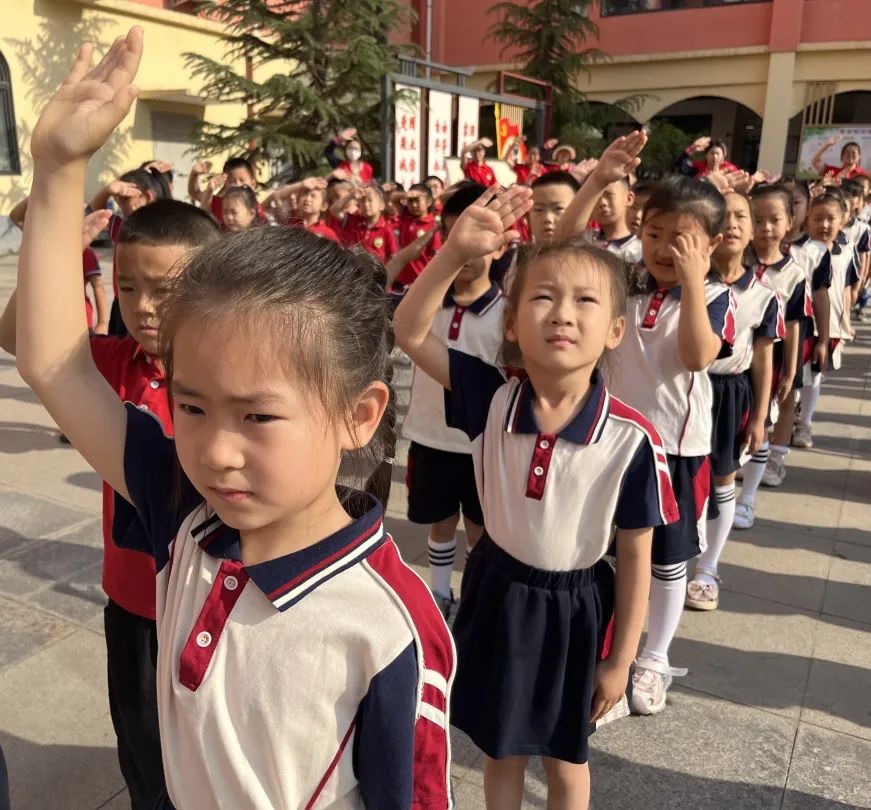 参观小学初体验  幼小衔接促成长——林州市第一实验幼儿园参观小学掠影(一) 第9张