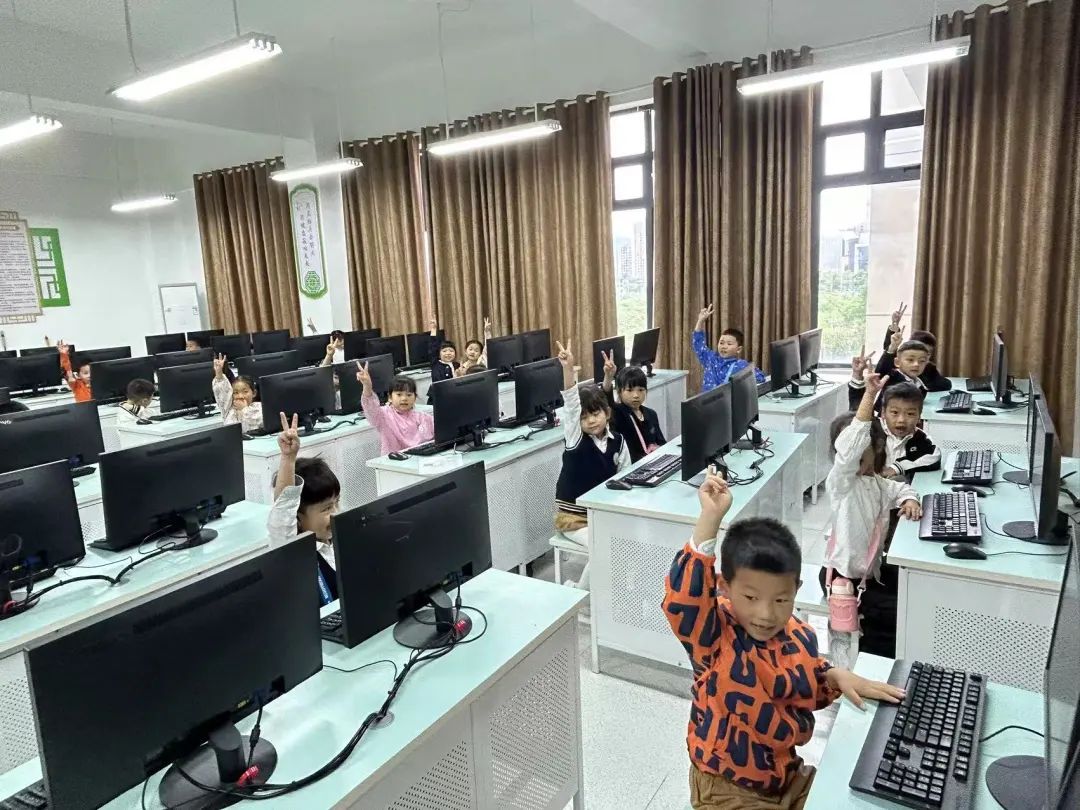【党建+课程】初探小学,拥抱成长——上饶市信州区东都花园幼儿园参观小学活动 第60张 【党建+课程】初探小学,拥抱成长——上饶市信州区东都花园幼儿园参观小学活动 第60张