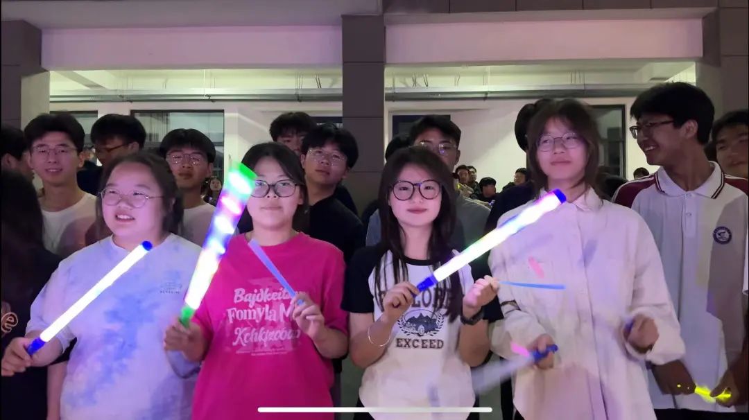 高考特辑 | 呐喊青春 亮剑出征——育才高中举行2024届高考“喊楼行动”与“出征仪式” 第5张 高考特辑 | 呐喊青春 亮剑出征——育才高中举行2024届高考“喊楼行动”与“出征仪式” 第5张