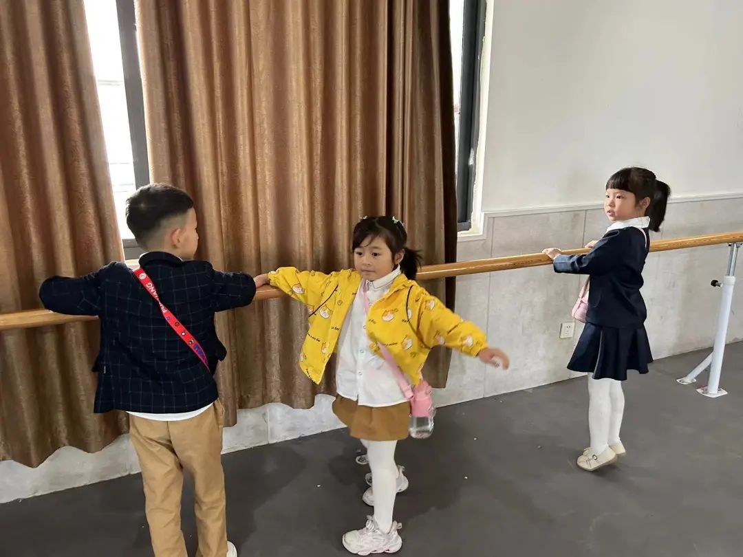 【党建+课程】初探小学,拥抱成长——上饶市信州区东都花园幼儿园参观小学活动 第48张 【党建+课程】初探小学,拥抱成长——上饶市信州区东都花园幼儿园参观小学活动 第48张