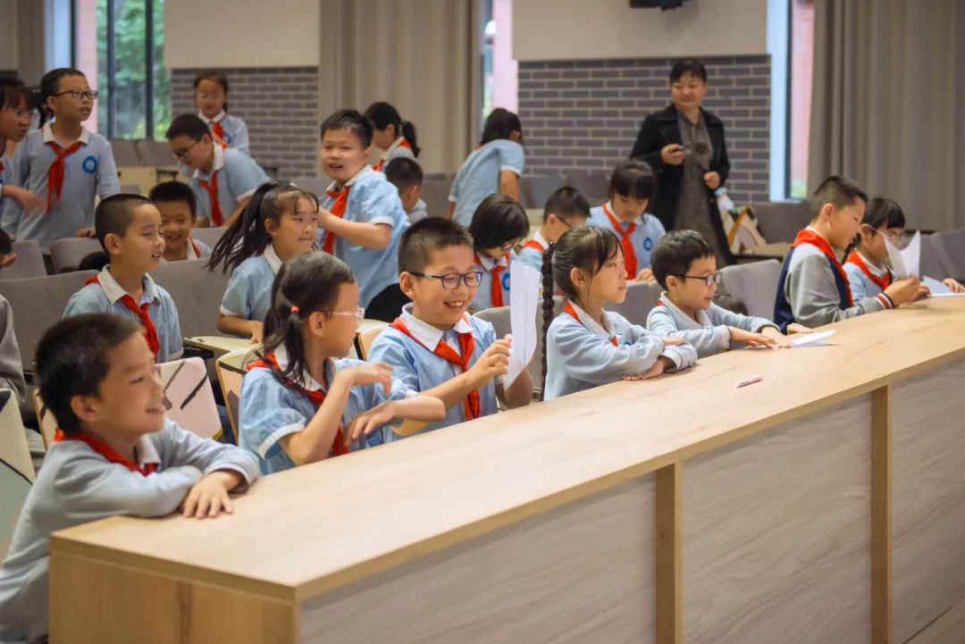 思维创新,助力成长——重庆铁路小学2024年“五老”进校园科技宣讲 第16张 思维创新,助力成长——重庆铁路小学2024年“五老”进校园科技宣讲 第16张