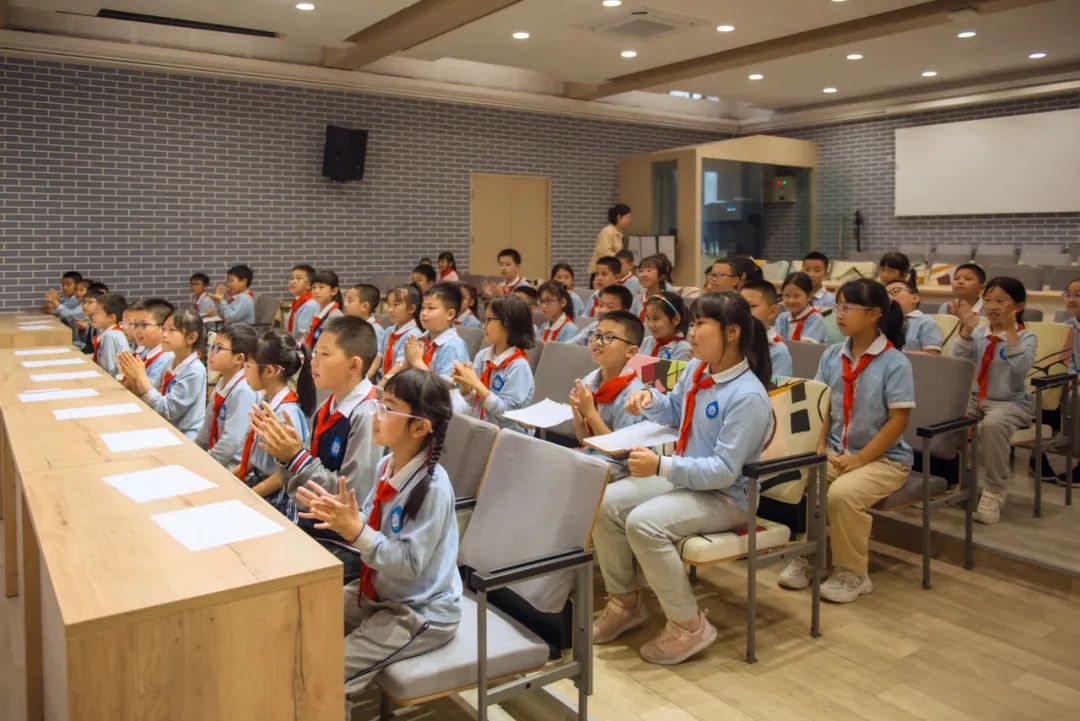 思维创新,助力成长——重庆铁路小学2024年“五老”进校园科技宣讲 第24张 思维创新,助力成长——重庆铁路小学2024年“五老”进校园科技宣讲 第24张