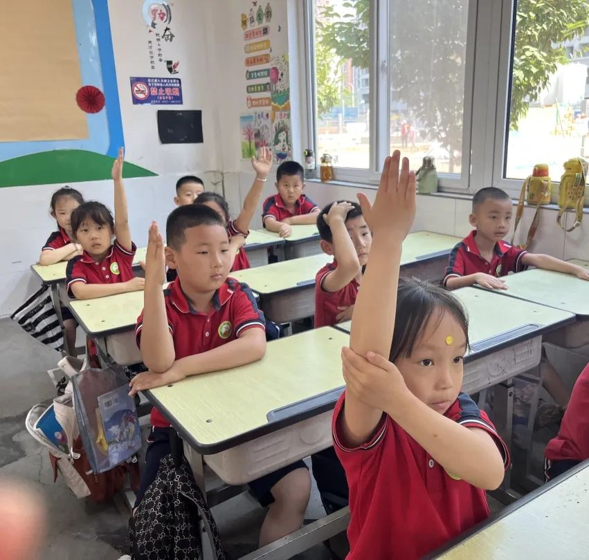参观小学初体验  幼小衔接促成长——林州市第一实验幼儿园参观小学掠影(一) 第22张