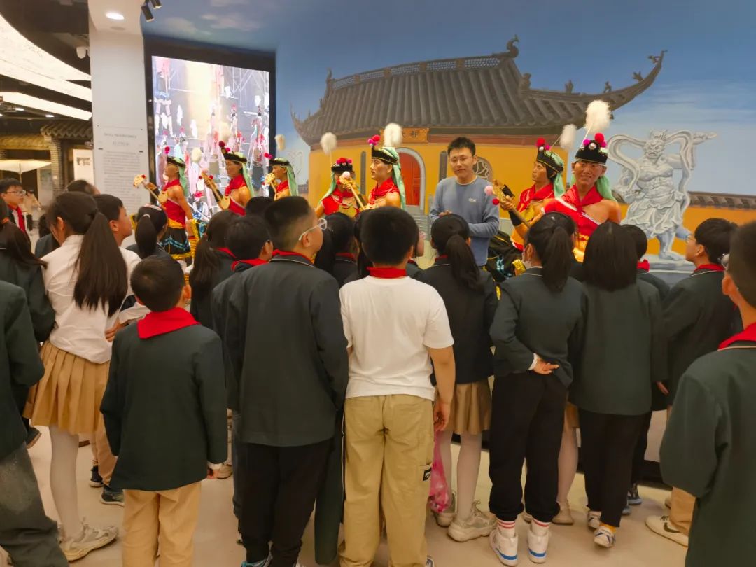 【友谊路小学 双减进行时】馆校共建,助力双减——如东县友谊路小学四年级学生走进图书馆开展阅读实践活动 第11张