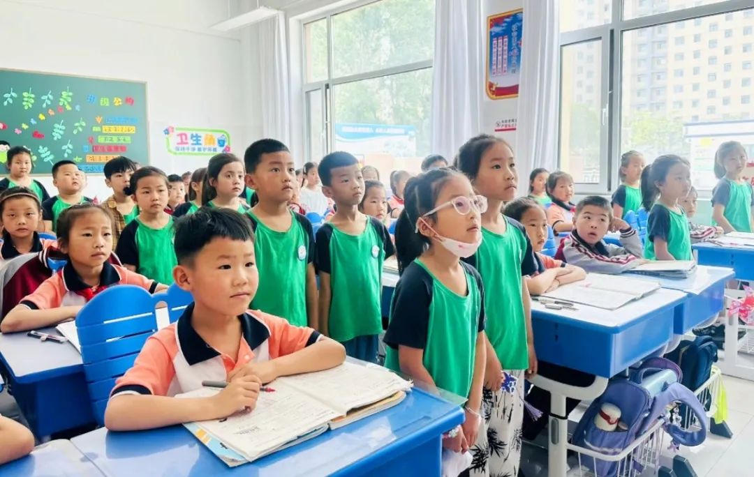 【幼小衔接2024(四)】你好·小学——潍水幼儿园大班级部幼儿到三台小学参观! 第11张 【幼小衔接2024(四)】你好·小学——潍水幼儿园大班级部幼儿到三台小学参观! 第11张