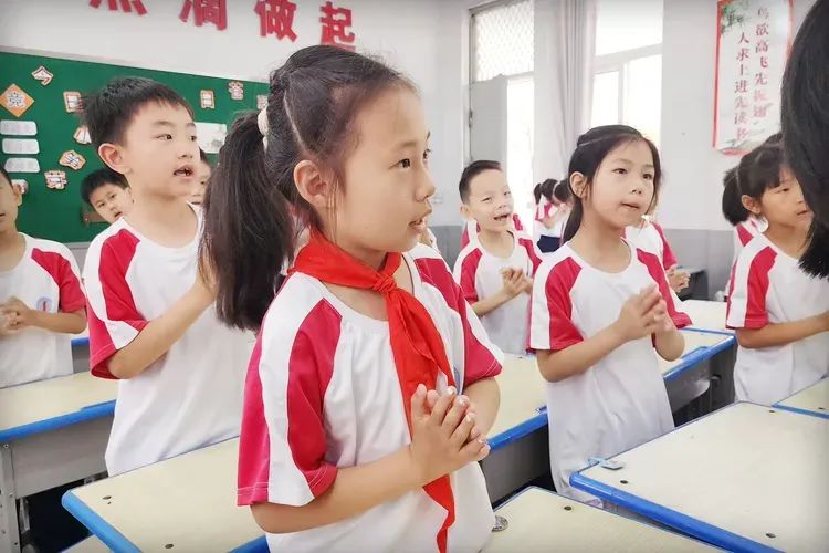源汇区受降路小学:过端午佳节 诵中华经典 做有德之人——开展“我们的节日”主题教育活动 第14张 源汇区受降路小学:过端午佳节 诵中华经典 做有德之人——开展“我们的节日”主题教育活动 第14张