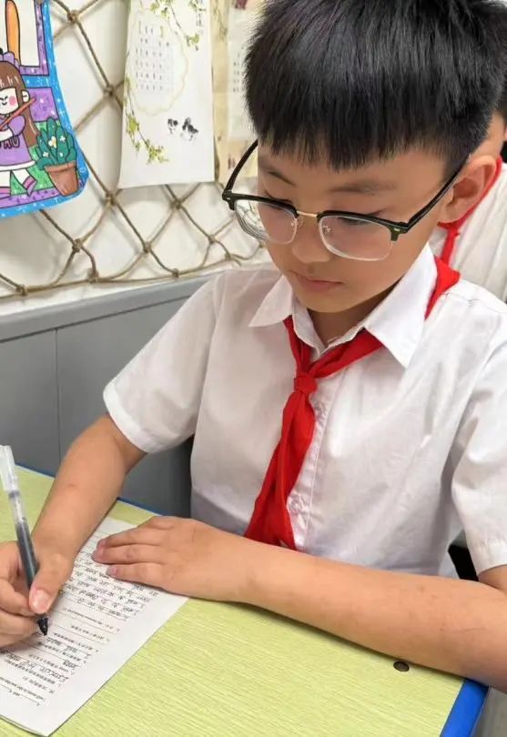 【故城县郑口第三小学·教学】以评激趣展风采 以评促学共成长——故城县郑口第三小学举行英语乐评活动 第13张 【故城县郑口第三小学·教学】以评激趣展风采 以评促学共成长——故城县郑口第三小学举行英语乐评活动 第13张