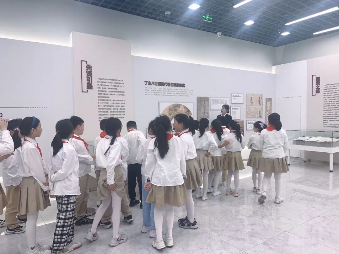 【友谊路小学 双减进行时】馆校共建,助力双减——如东县友谊路小学四年级学生走进图书馆开展阅读实践活动 第14张