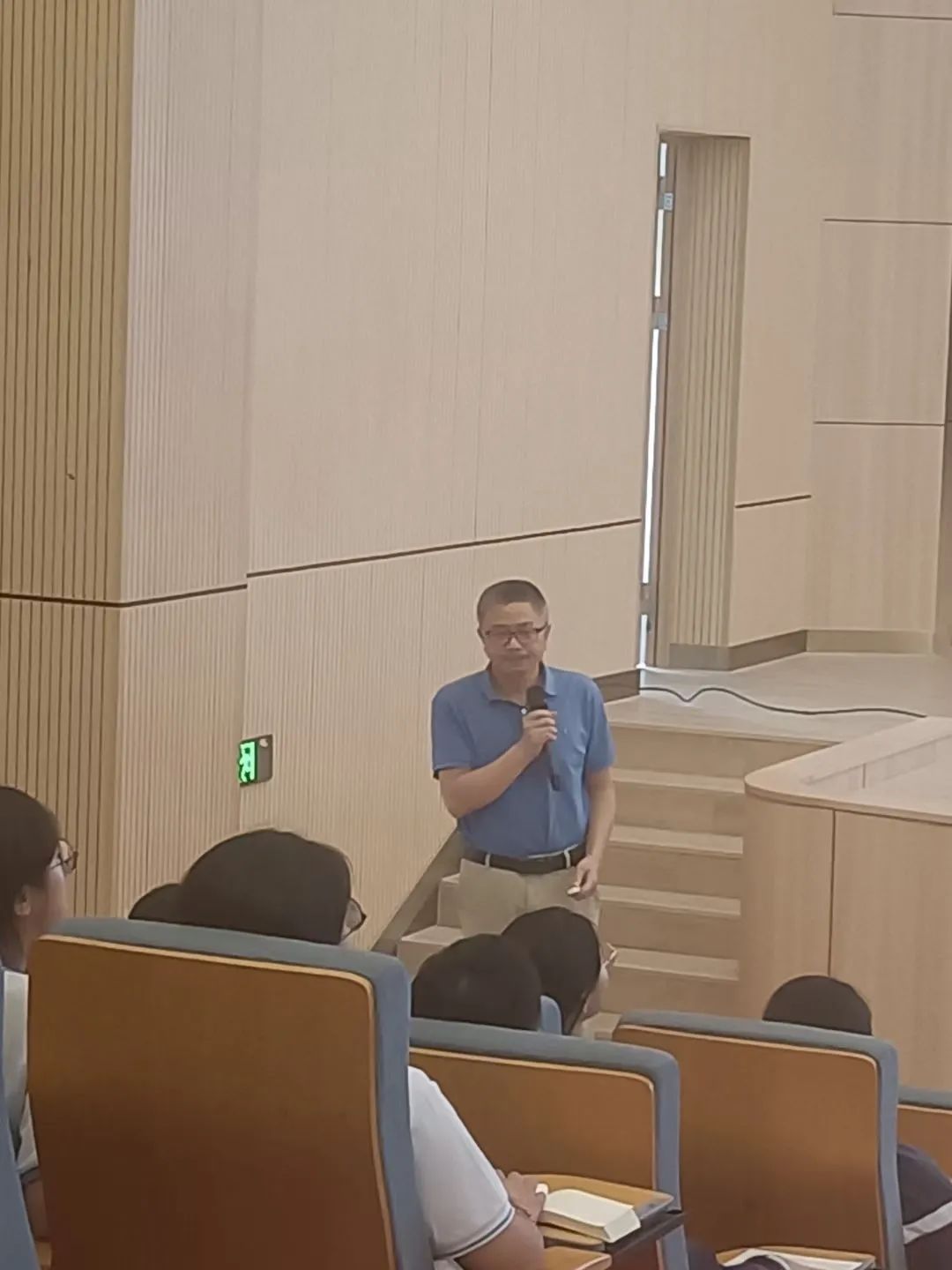 温岭四中百丈校区|胡腾华老师中考作文专题讲座 第11张