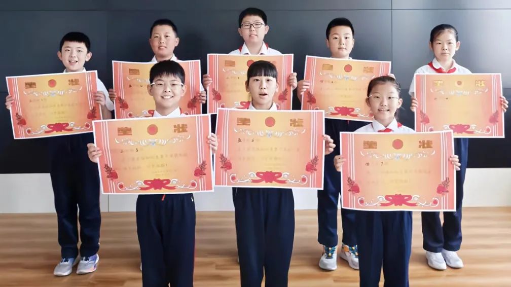 【故城县郑口第三小学·教学】以评激趣展风采 以评促学共成长——故城县郑口第三小学举行英语乐评活动 第24张 【故城县郑口第三小学·教学】以评激趣展风采 以评促学共成长——故城县郑口第三小学举行英语乐评活动 第24张