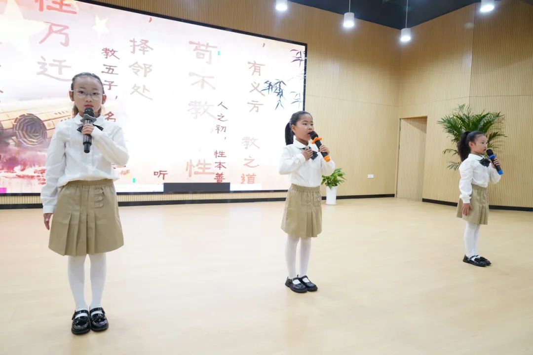 诗意校园 朗诵盛典——暨江北芳草园小学图书节闭幕式成功举办 第12张 诗意校园 朗诵盛典——暨江北芳草园小学图书节闭幕式成功举办 第12张