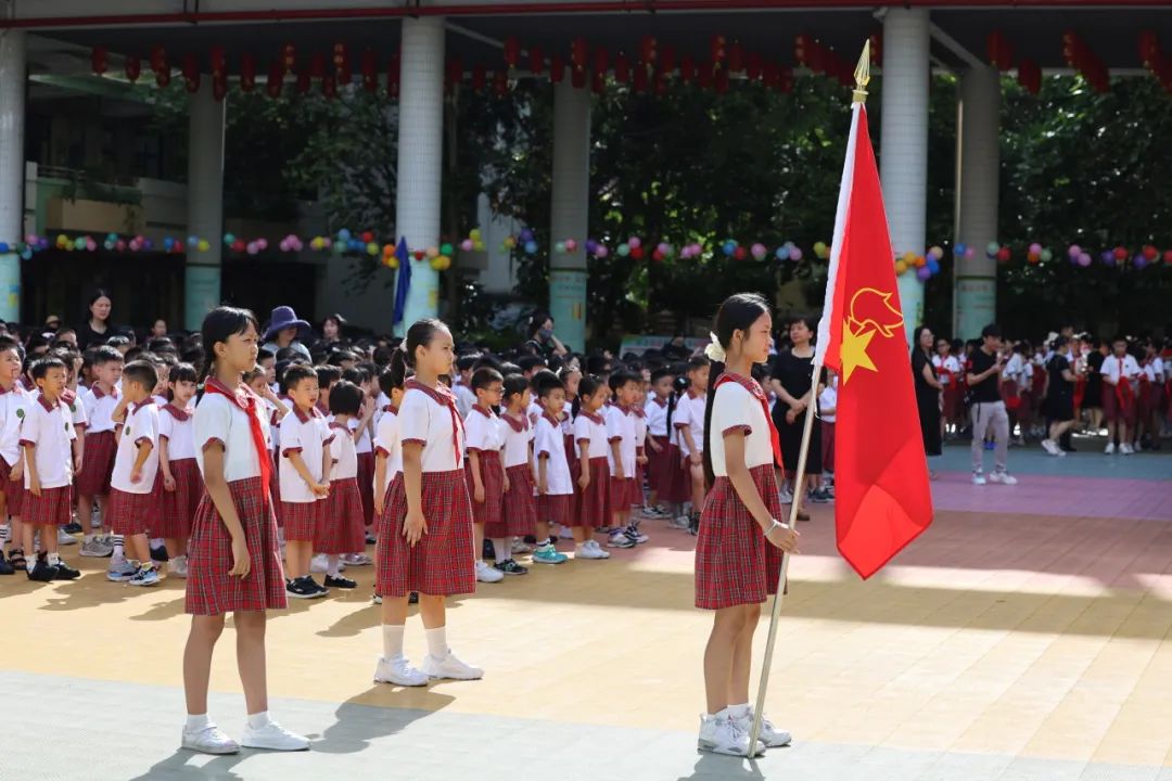 红领巾爱祖国——广州市花都区骏威小学2024年少先队新队员入队仪式 第7张 红领巾爱祖国——广州市花都区骏威小学2024年少先队新队员入队仪式 第7张