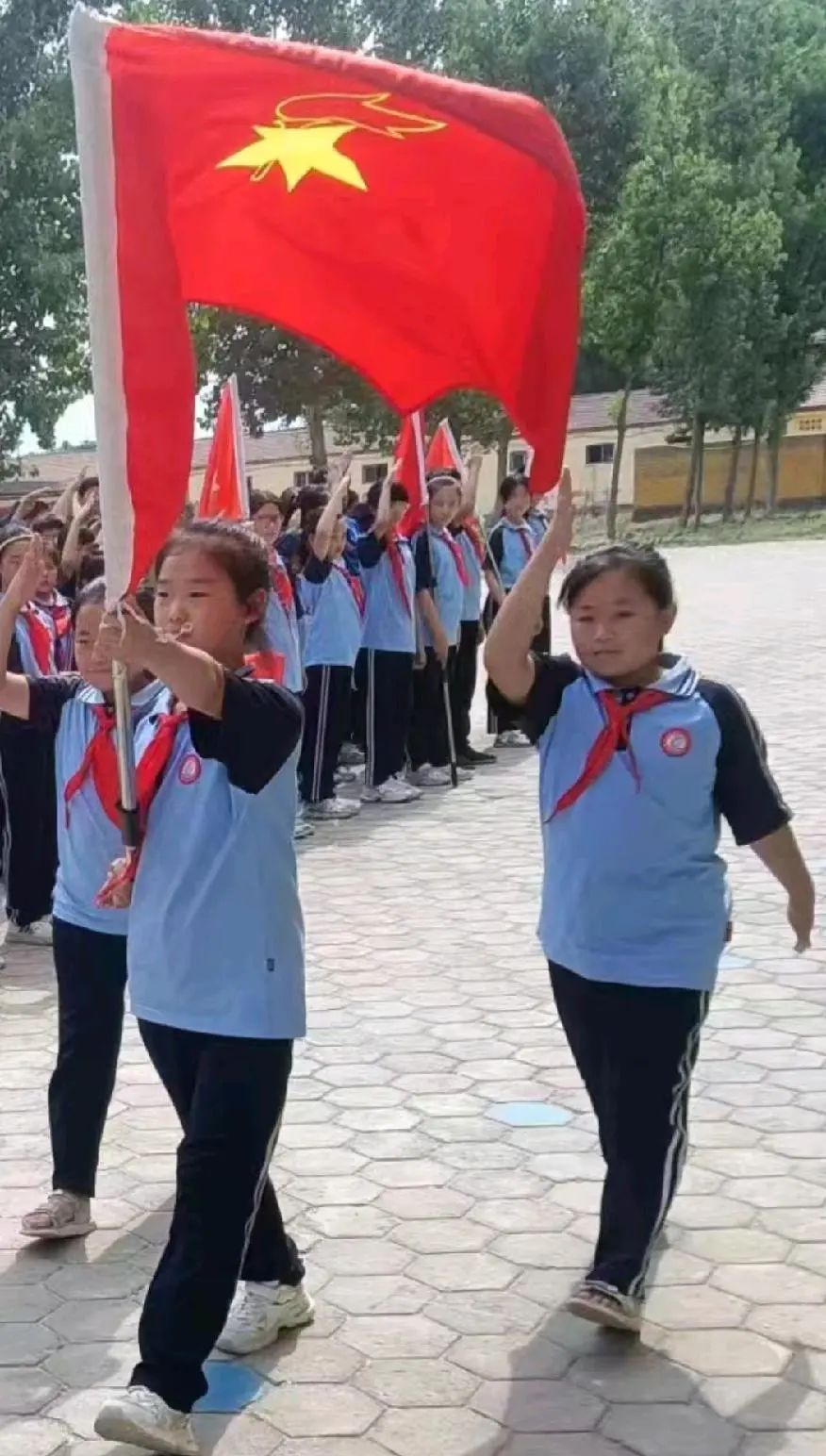 【红领巾爱祖国】新华民族小学南校2023级分批入队仪式 第12张 【红领巾爱祖国】新华民族小学南校2023级分批入队仪式 第12张
