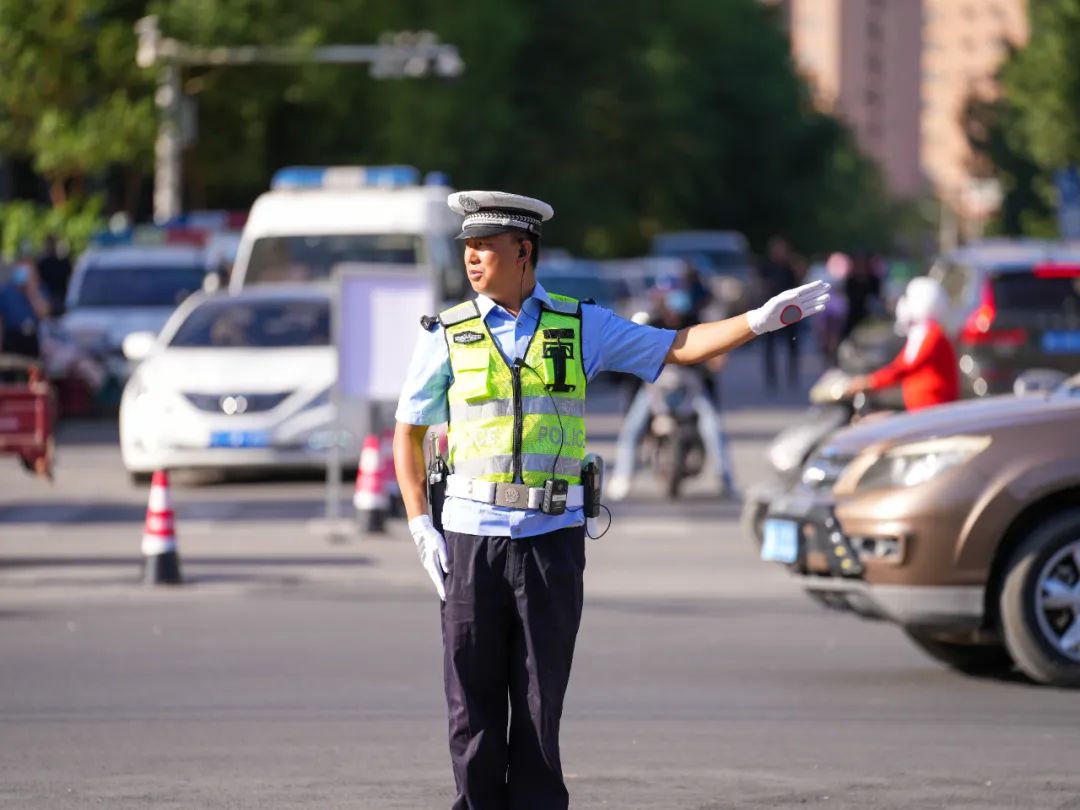 高考临近 哈密公安全力为高考学子护航! 第4张 高考临近 哈密公安全力为高考学子护航! 第4张