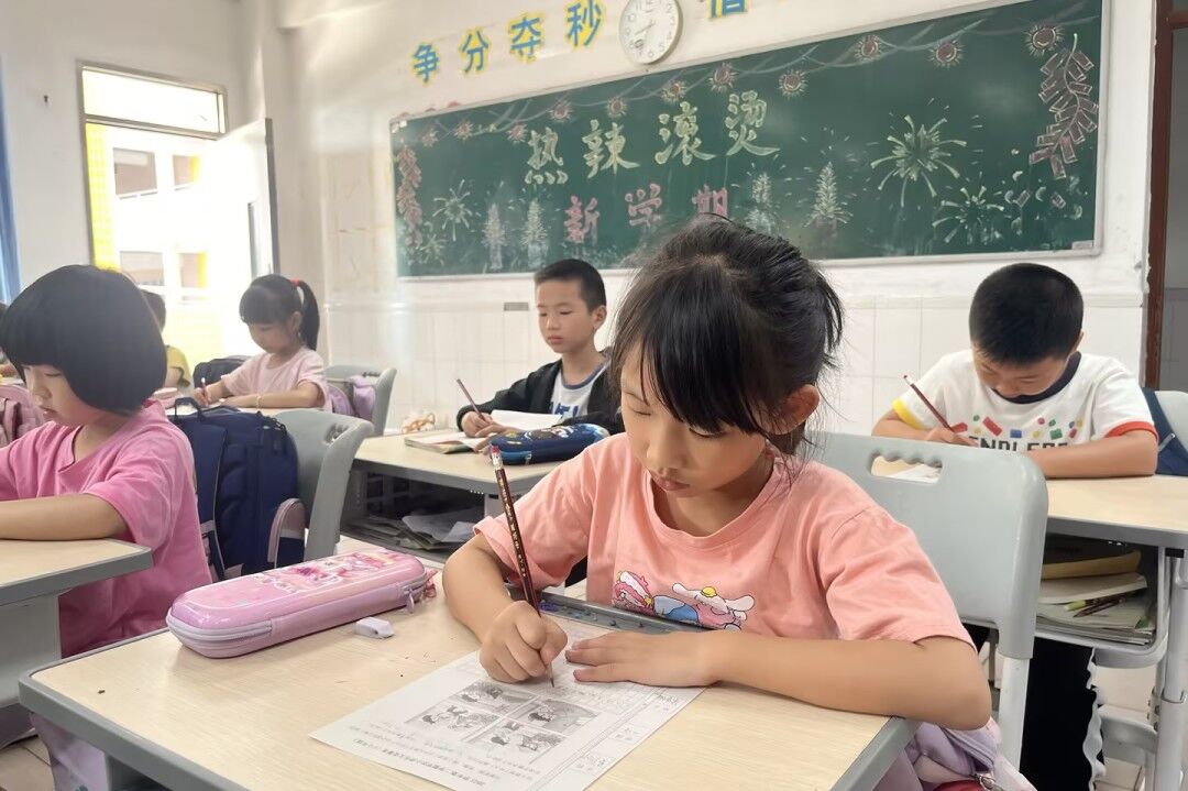 书香拼墨痕 妙笔书感悟 ——罗沙小学开展生命教育感悟现场作文竞赛活动 第8张 书香拼墨痕 妙笔书感悟 ——罗沙小学开展生命教育感悟现场作文竞赛活动 第8张