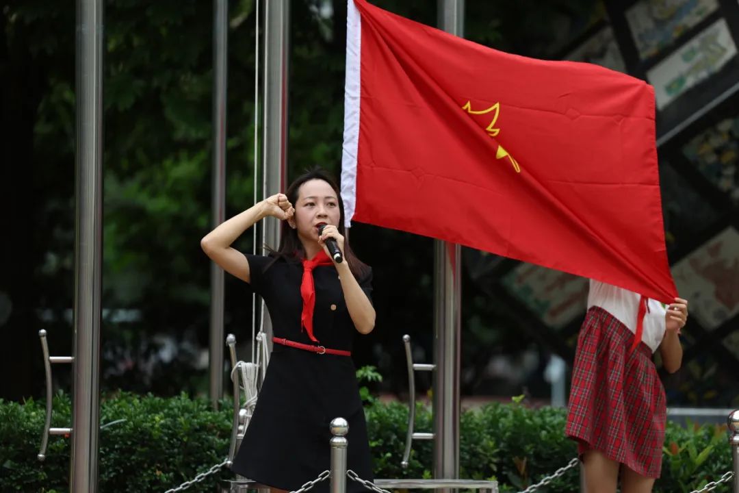 红领巾爱祖国——广州市花都区骏威小学2024年少先队新队员入队仪式 第31张 红领巾爱祖国——广州市花都区骏威小学2024年少先队新队员入队仪式 第31张