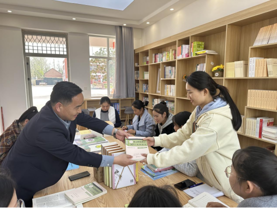 手捧书香,筑梦未来:都司小学第一届教师共读一本书总结暨第二届共读活动启动仪式 第2张 手捧书香,筑梦未来:都司小学第一届教师共读一本书总结暨第二届共读活动启动仪式 第2张