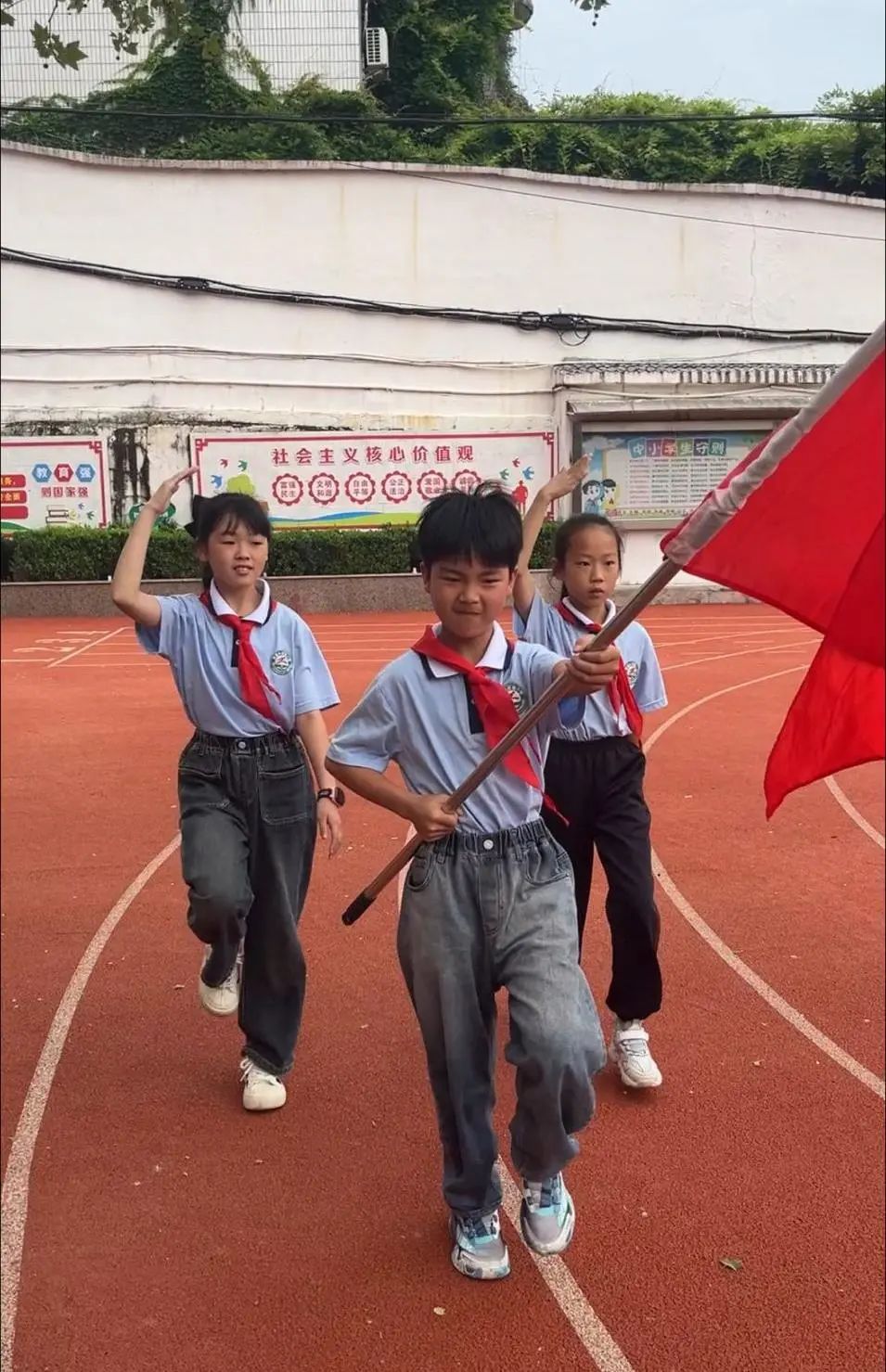 “红领巾爱祖国”——贵溪市实验小学一年级第一批少先队员入队仪式 第7张