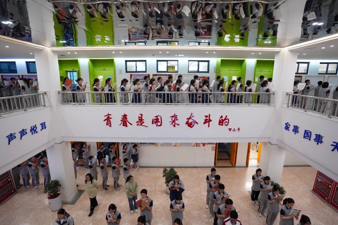 中考没上一批线,高考剑指重点大学!这所高中的目标墙亮了,他们的底气从何而来 第6张