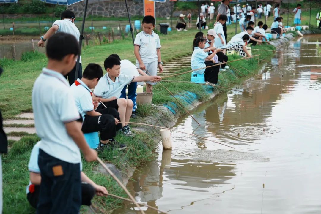 花园小学“国歌嘹亮 耕读童年”——庆六一•红领巾爱祖国研学实践活动 第45张 花园小学“国歌嘹亮 耕读童年”——庆六一•红领巾爱祖国研学实践活动 第45张