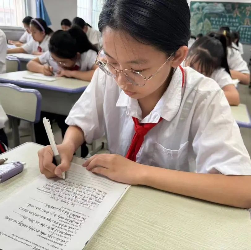 【故城县郑口第三小学·教学】以评激趣展风采 以评促学共成长——故城县郑口第三小学举行英语乐评活动 第9张 【故城县郑口第三小学·教学】以评激趣展风采 以评促学共成长——故城县郑口第三小学举行英语乐评活动 第9张