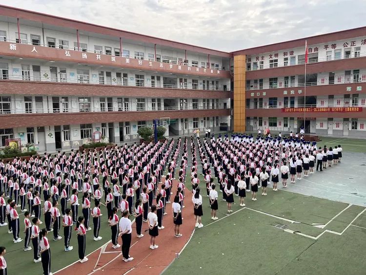 源汇区受降路小学:过端午佳节 诵中华经典 做有德之人——开展“我们的节日”主题教育活动 第12张 源汇区受降路小学:过端午佳节 诵中华经典 做有德之人——开展“我们的节日”主题教育活动 第12张