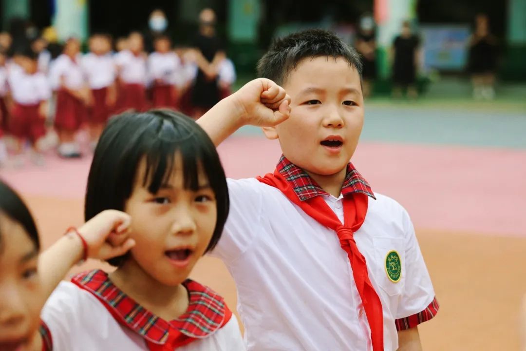 红领巾爱祖国——广州市花都区骏威小学2024年少先队新队员入队仪式 第19张 红领巾爱祖国——广州市花都区骏威小学2024年少先队新队员入队仪式 第19张
