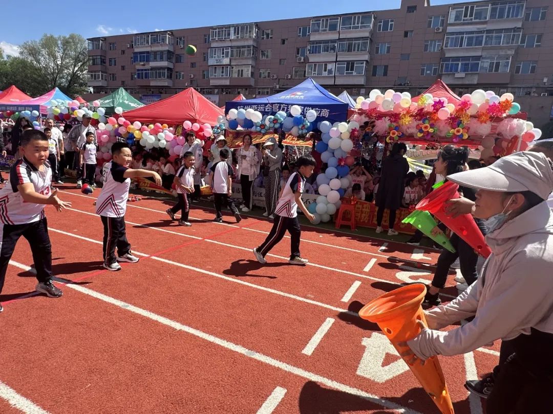 【第二实验小学·第二届体育艺术节】“体育强健体魄 艺术升华人生” 第二实验小学第二届体育艺术节 第16张 【第二实验小学·第二届体育艺术节】“体育强健体魄 艺术升华人生” 第二实验小学第二届体育艺术节 第16张