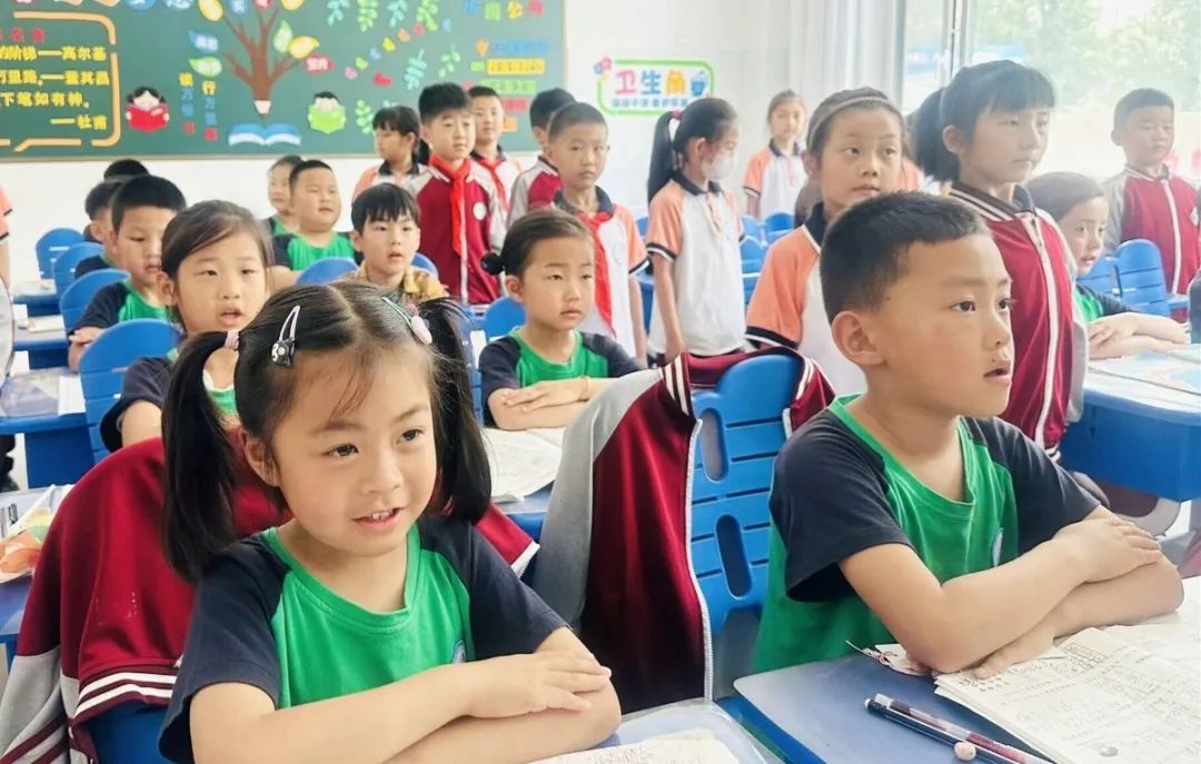 【幼小衔接2024(四)】你好·小学——潍水幼儿园大班级部幼儿到三台小学参观! 第15张 【幼小衔接2024(四)】你好·小学——潍水幼儿园大班级部幼儿到三台小学参观! 第15张