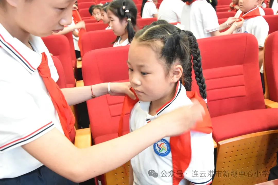 红领巾•爱祖国——新坝中心小学2024级一年级入队仪式 第5张 红领巾•爱祖国——新坝中心小学2024级一年级入队仪式 第5张