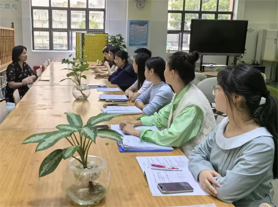 闪亮的日子 | 龙华中心小学“新百年 星教师”第八届班主任节 第32张 闪亮的日子 | 龙华中心小学“新百年 星教师”第八届班主任节 第32张