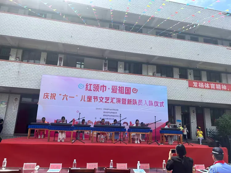 红领巾·爱祖国——惠水县芦山中心小学庆祝“六·一”儿童节文艺汇演暨新队员入队仪式 第9张