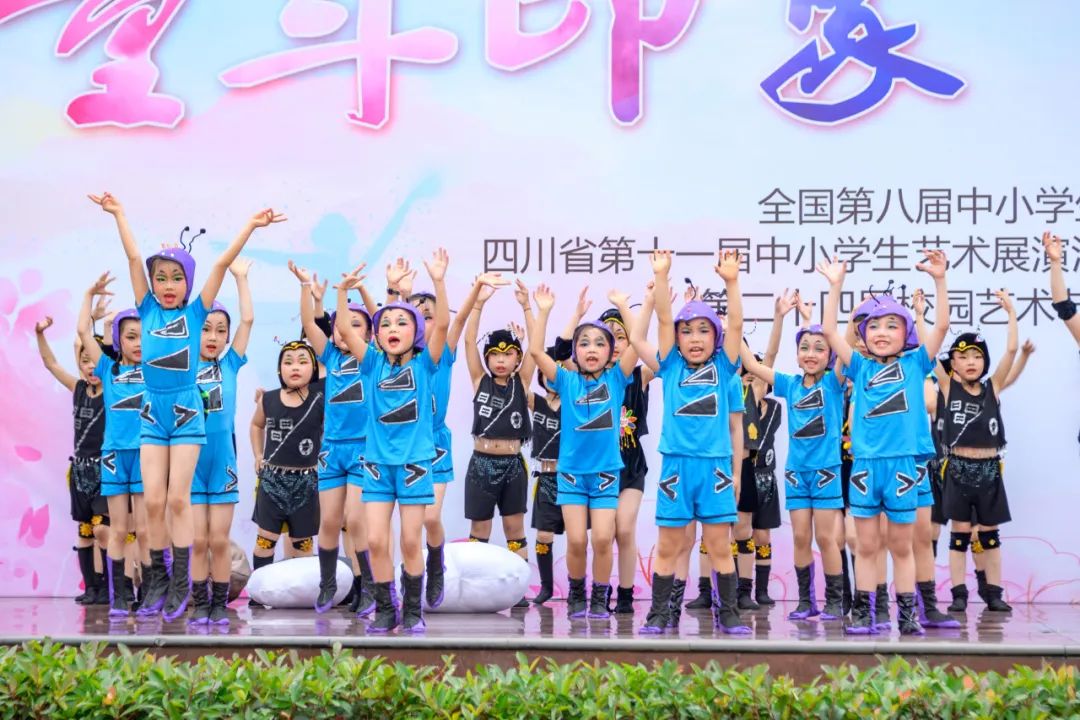 南充市西河路小学:童年印象 艺美繁春——第二十四届校园艺术节暨学科融合成果展演 第9张 南充市西河路小学:童年印象 艺美繁春——第二十四届校园艺术节暨学科融合成果展演 第9张