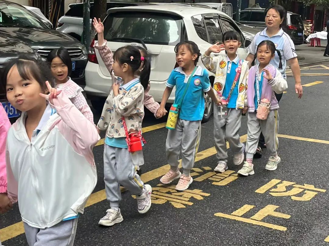 【园所活动】“小学初体验,衔接零距离”参观小学活动—长沙县星沙街道金鹰幼儿园 第5张 【园所活动】“小学初体验,衔接零距离”参观小学活动—长沙县星沙街道金鹰幼儿园 第5张