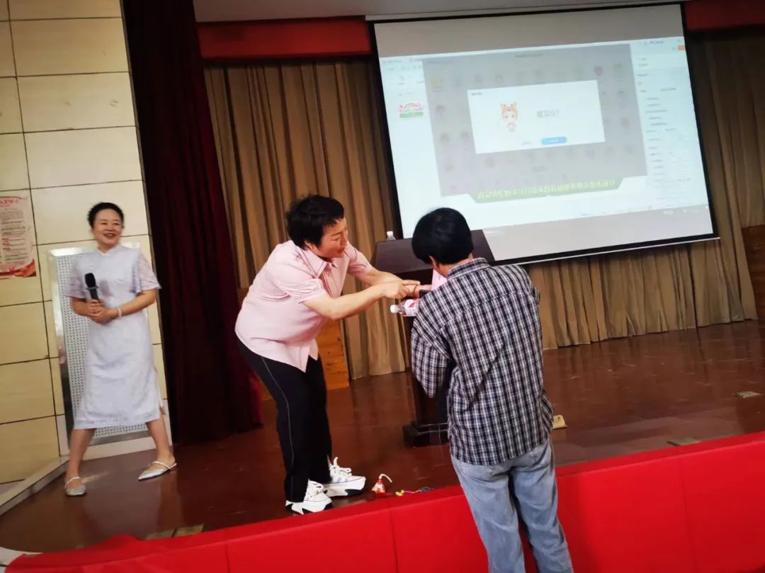悦动田园 品味快乐——高安中心小学第二届校园美食节 第25张 悦动田园 品味快乐——高安中心小学第二届校园美食节 第25张