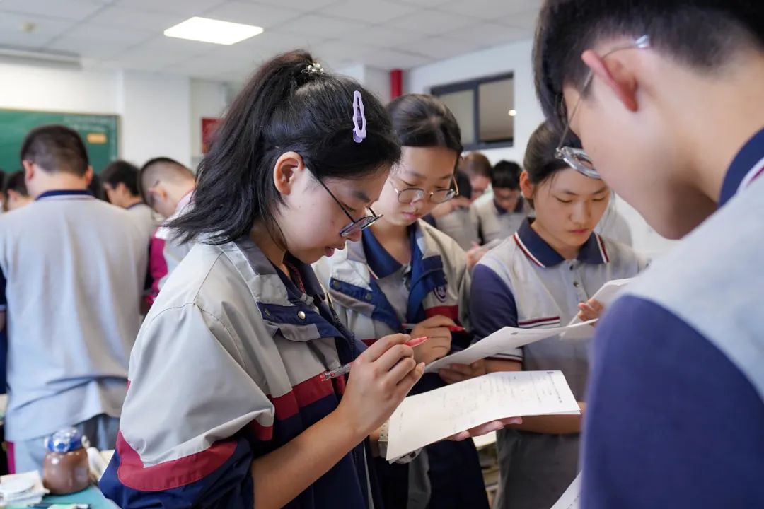 中考没上一批线,高考剑指重点大学!这所高中的目标墙亮了,他们的底气从何而来 第13张