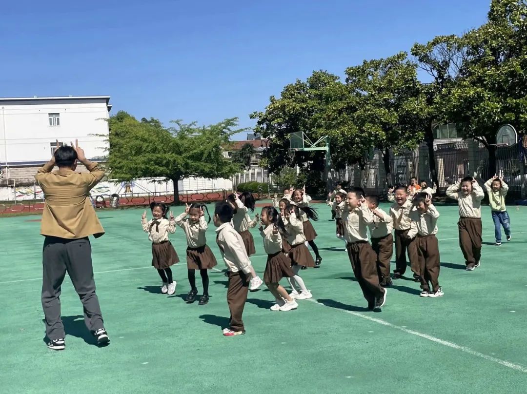 亲爱的小学,我们来啦!——长兴幼儿园幼小衔接之参观小学 第25张 亲爱的小学,我们来啦!——长兴幼儿园幼小衔接之参观小学 第25张