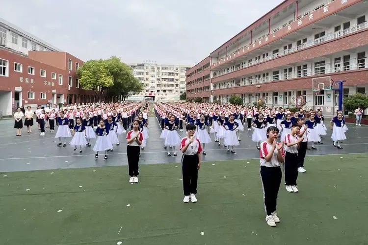 源汇区受降路小学:过端午佳节 诵中华经典 做有德之人——开展“我们的节日”主题教育活动 第8张 源汇区受降路小学:过端午佳节 诵中华经典 做有德之人——开展“我们的节日”主题教育活动 第8张