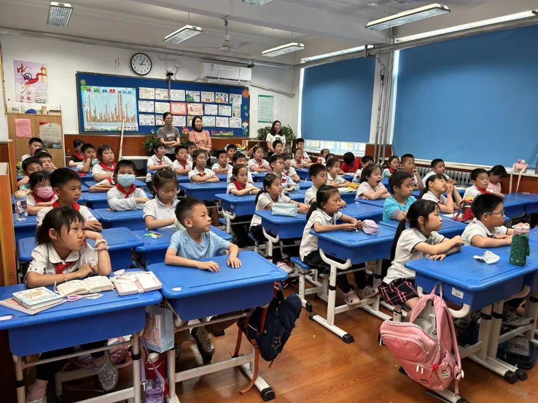 用心守护光明——燕柳小学三(6)中队全国爱眼日开展爱眼护眼科普讲座 第13张 用心守护光明——燕柳小学三(6)中队全国爱眼日开展爱眼护眼科普讲座 第13张