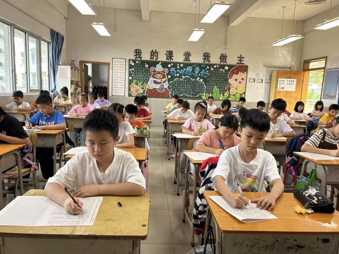 书香拼墨痕 妙笔书感悟 ——罗沙小学开展生命教育感悟现场作文竞赛活动 第14张 书香拼墨痕 妙笔书感悟 ——罗沙小学开展生命教育感悟现场作文竞赛活动 第14张