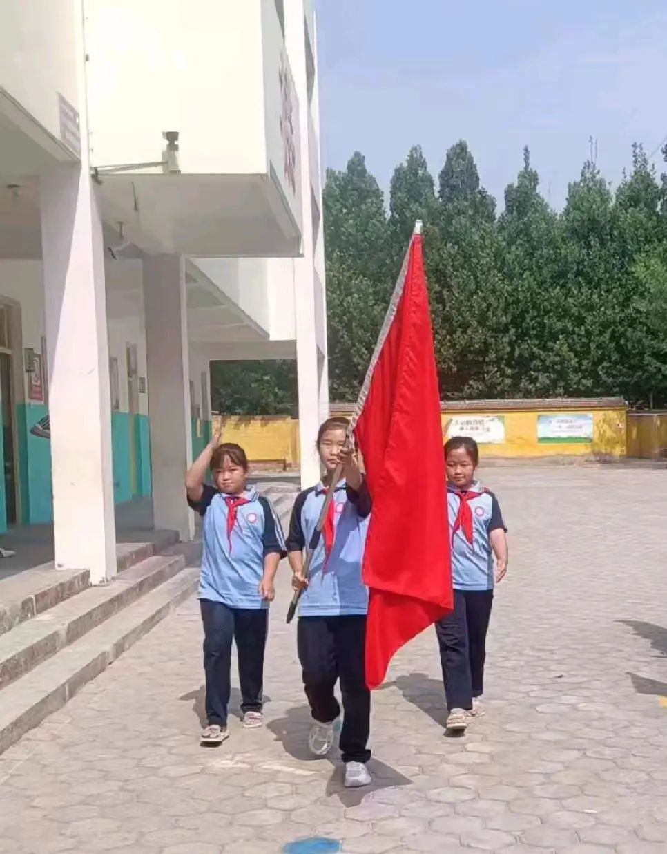 【红领巾爱祖国】新华民族小学南校2023级分批入队仪式 第2张 【红领巾爱祖国】新华民族小学南校2023级分批入队仪式 第2张