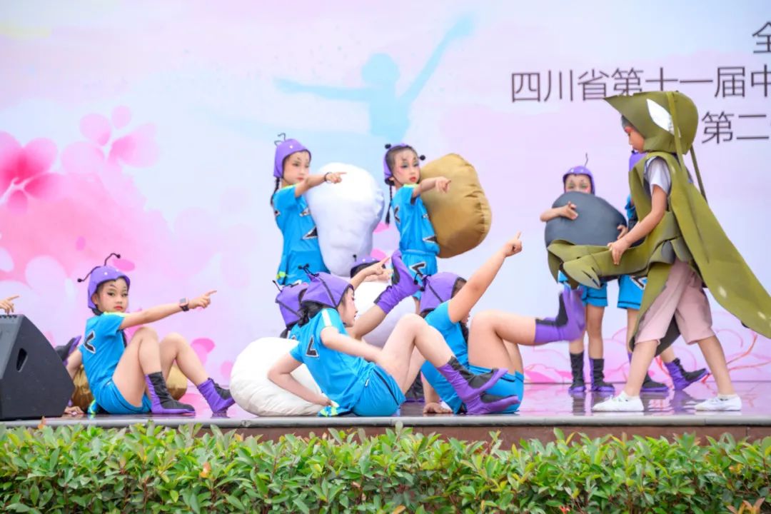 南充市西河路小学:童年印象 艺美繁春——第二十四届校园艺术节暨学科融合成果展演 第10张 南充市西河路小学:童年印象 艺美繁春——第二十四届校园艺术节暨学科融合成果展演 第10张